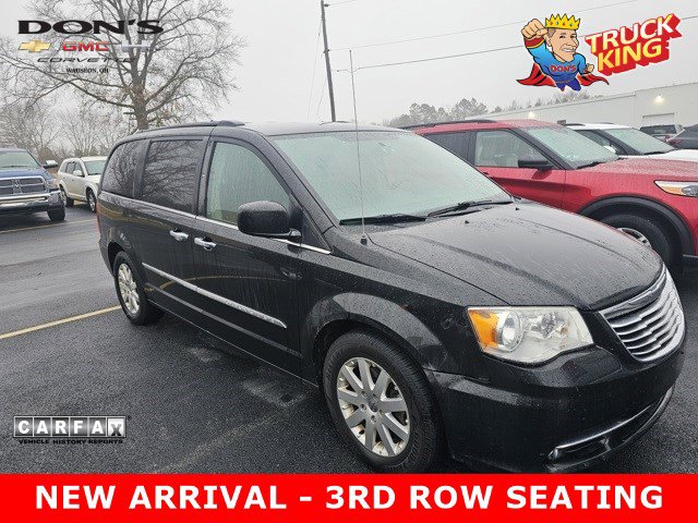 2015 Chrysler Town & Country Touring's photo
