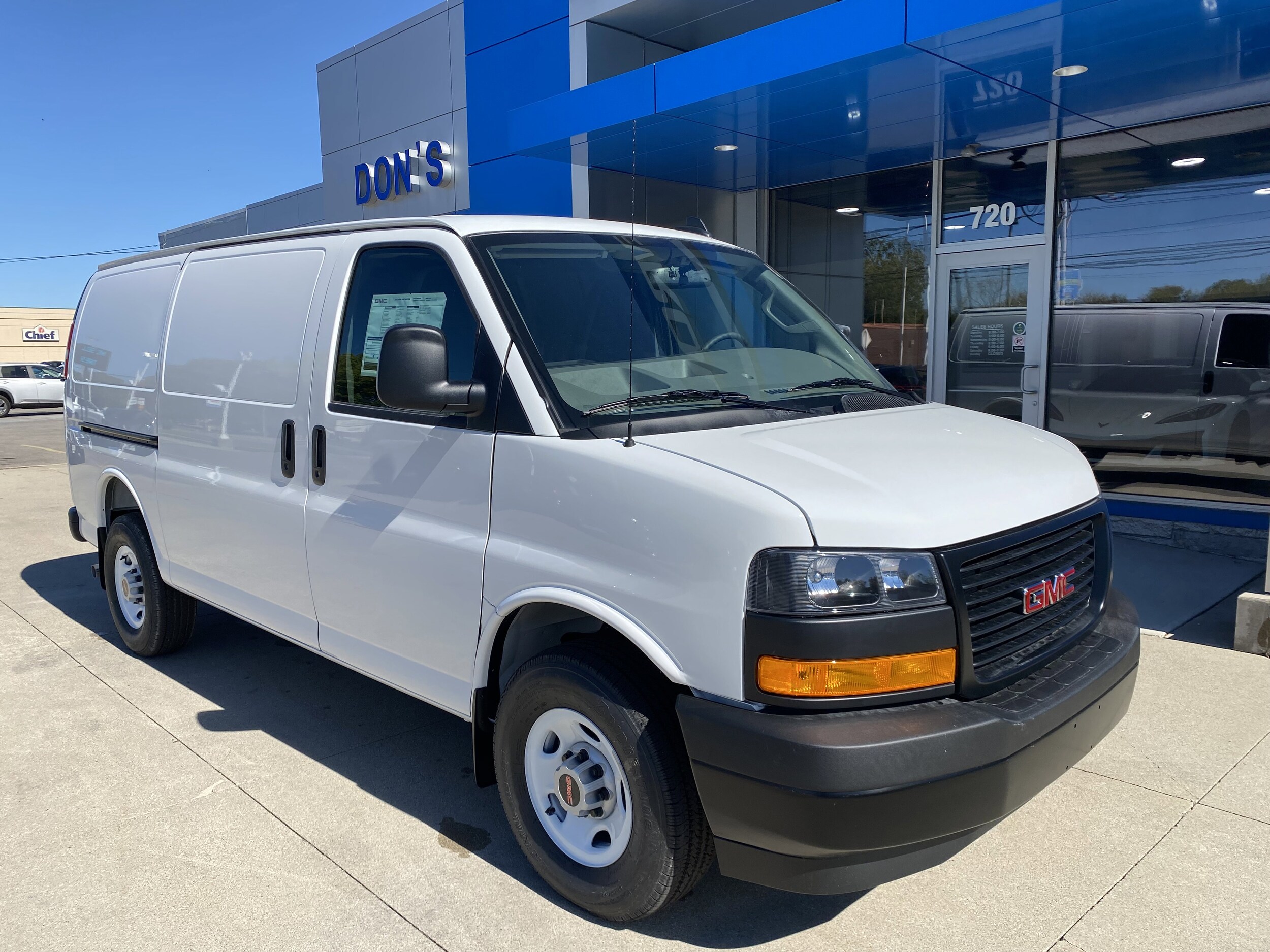 2025 Gmc Savana 3500 Cargo photo 3