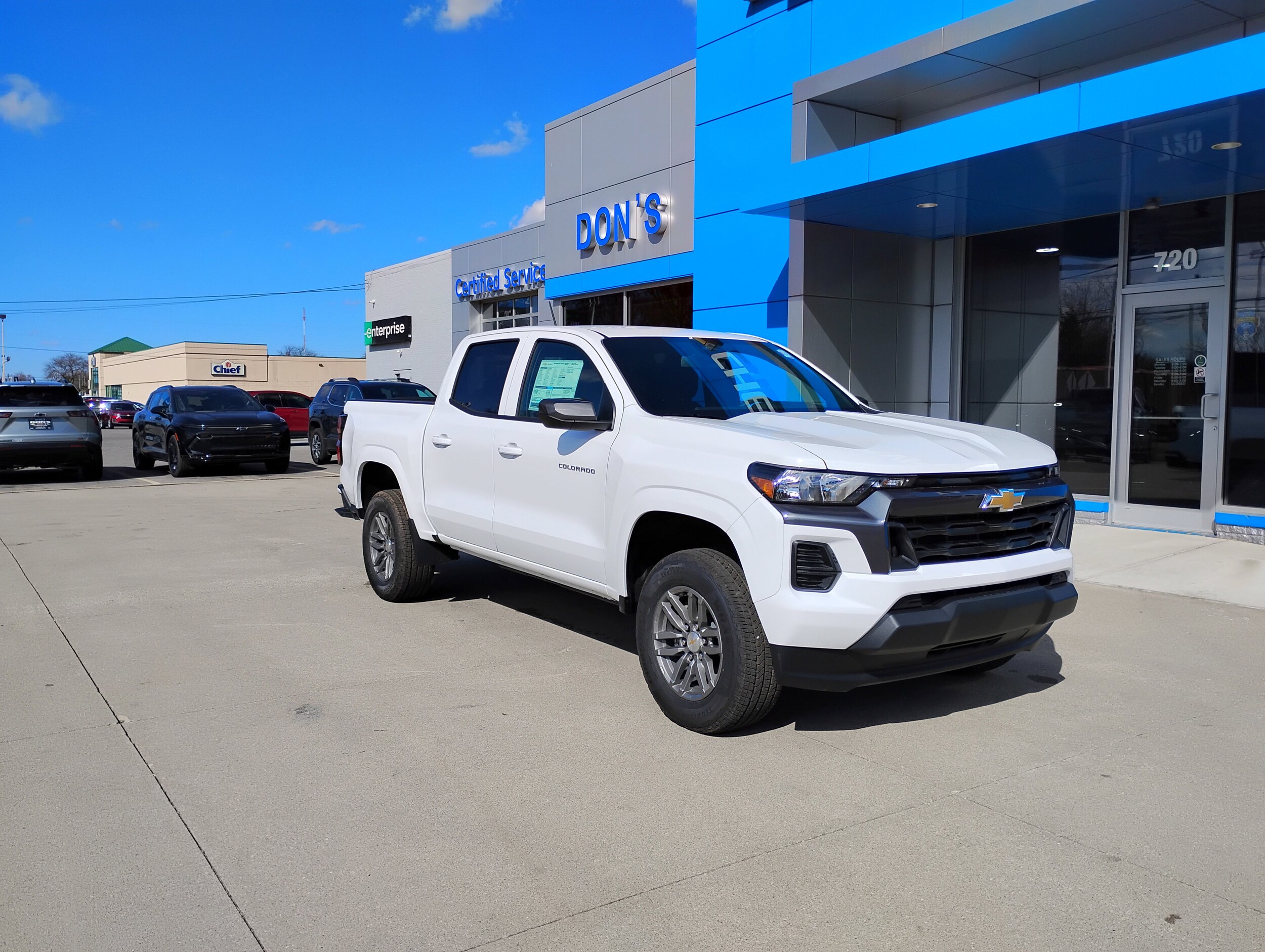 2025 Chevrolet Colorado Work Truck LT photo 2