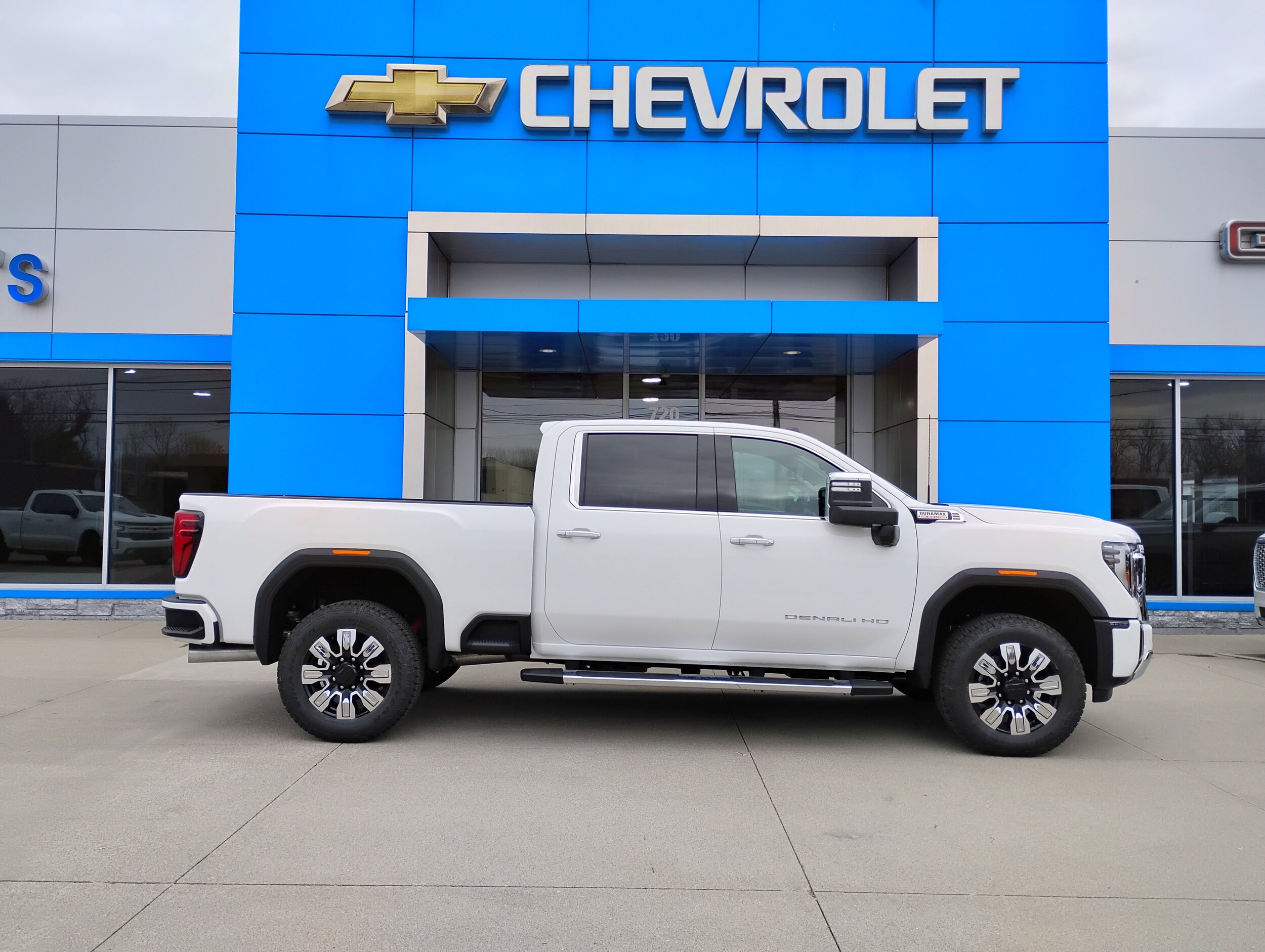2025 Gmc Sierra 2500 HD Denali photo 2