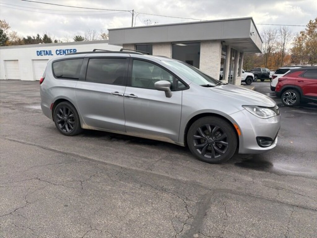 Used 2020 Chrysler Pacifica Touring L Van Passenger Van
