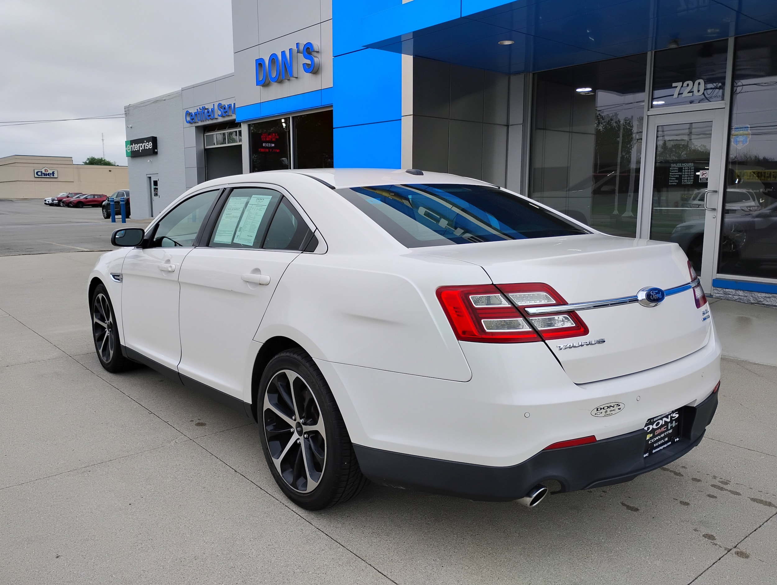 Used 2015 Ford Taurus SEL with VIN 1FAHP2E86FG123865 for sale in Wauseon, OH