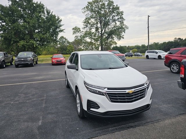 2022 Chevrolet Equinox LS photo 3