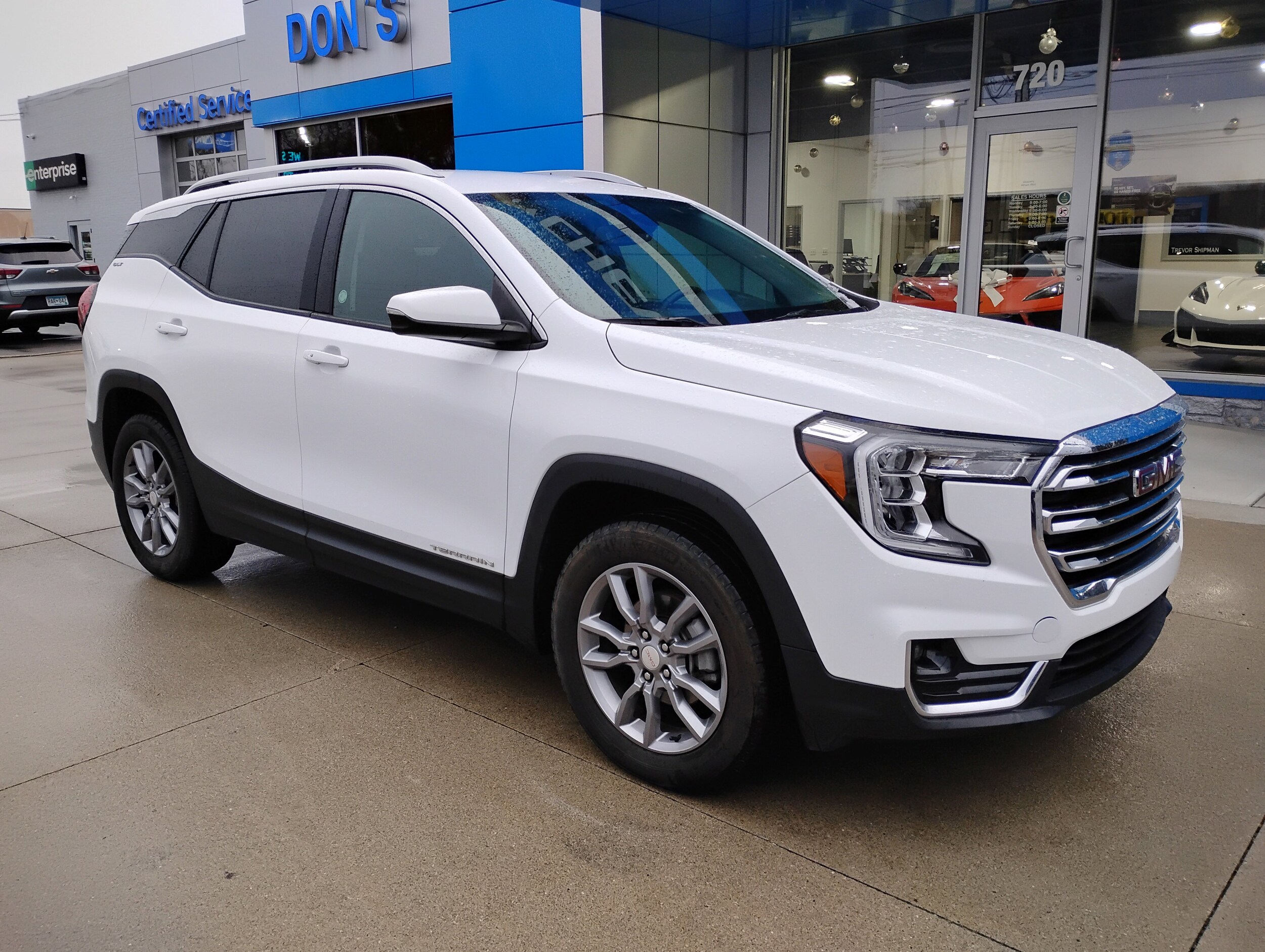 2024 Gmc Terrain SLT photo 2