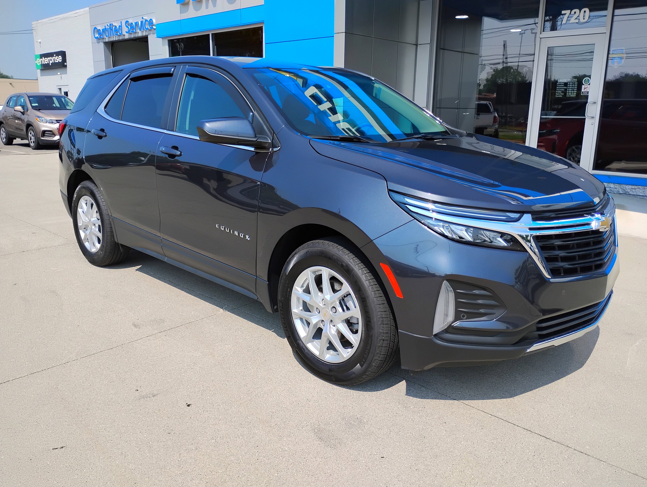 2022 Chevrolet Equinox LT photo 3