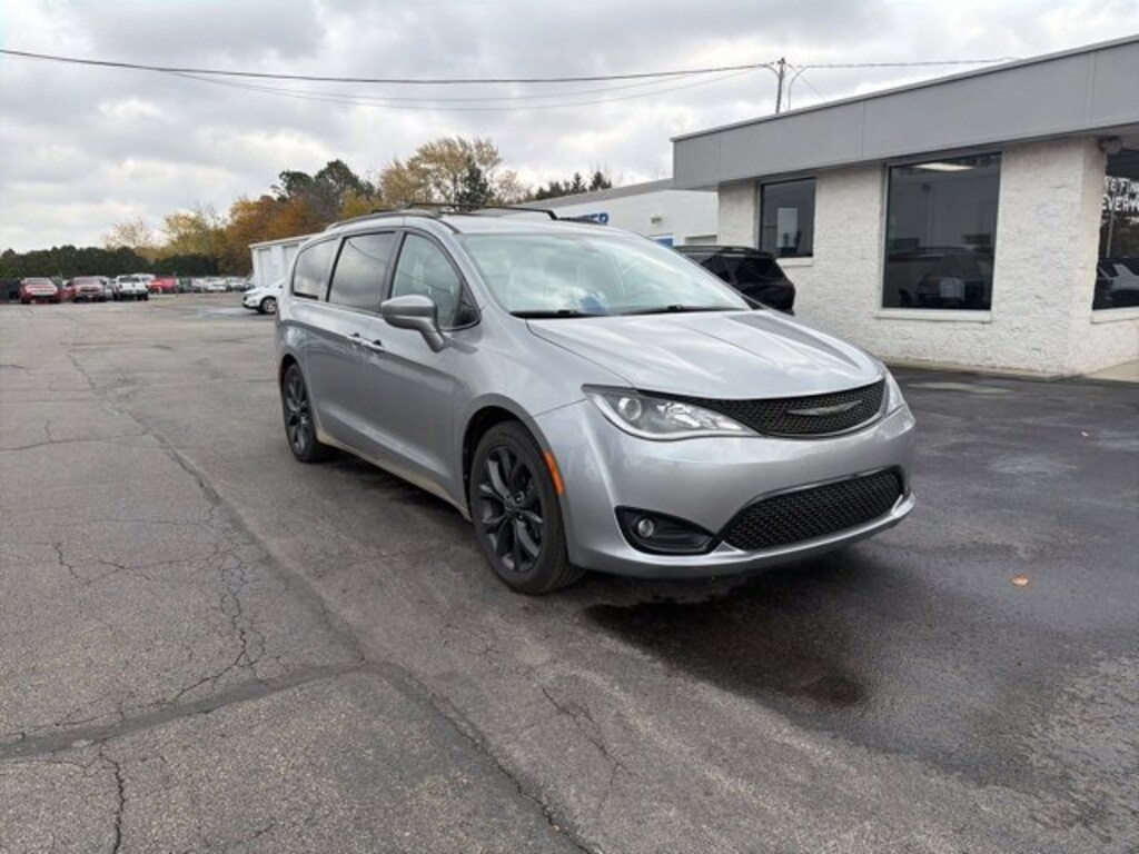 Used 2020 Chrysler Pacifica Touring L Van Passenger Van