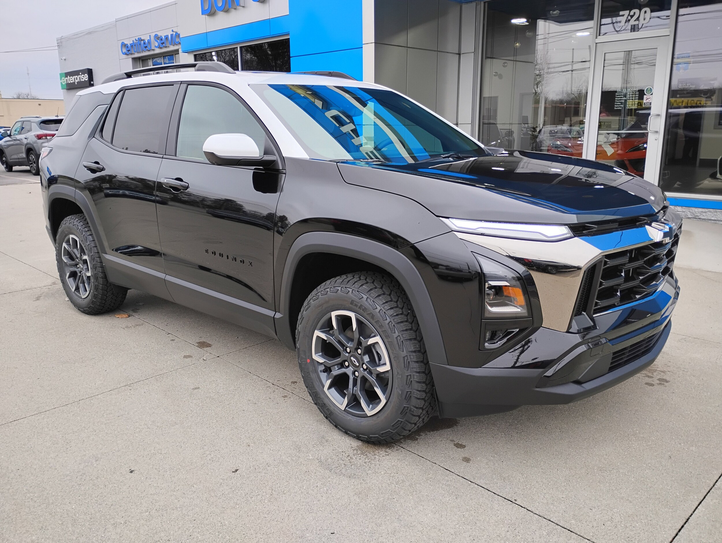 2026 Chevrolet Equinox ACTIV photo 2