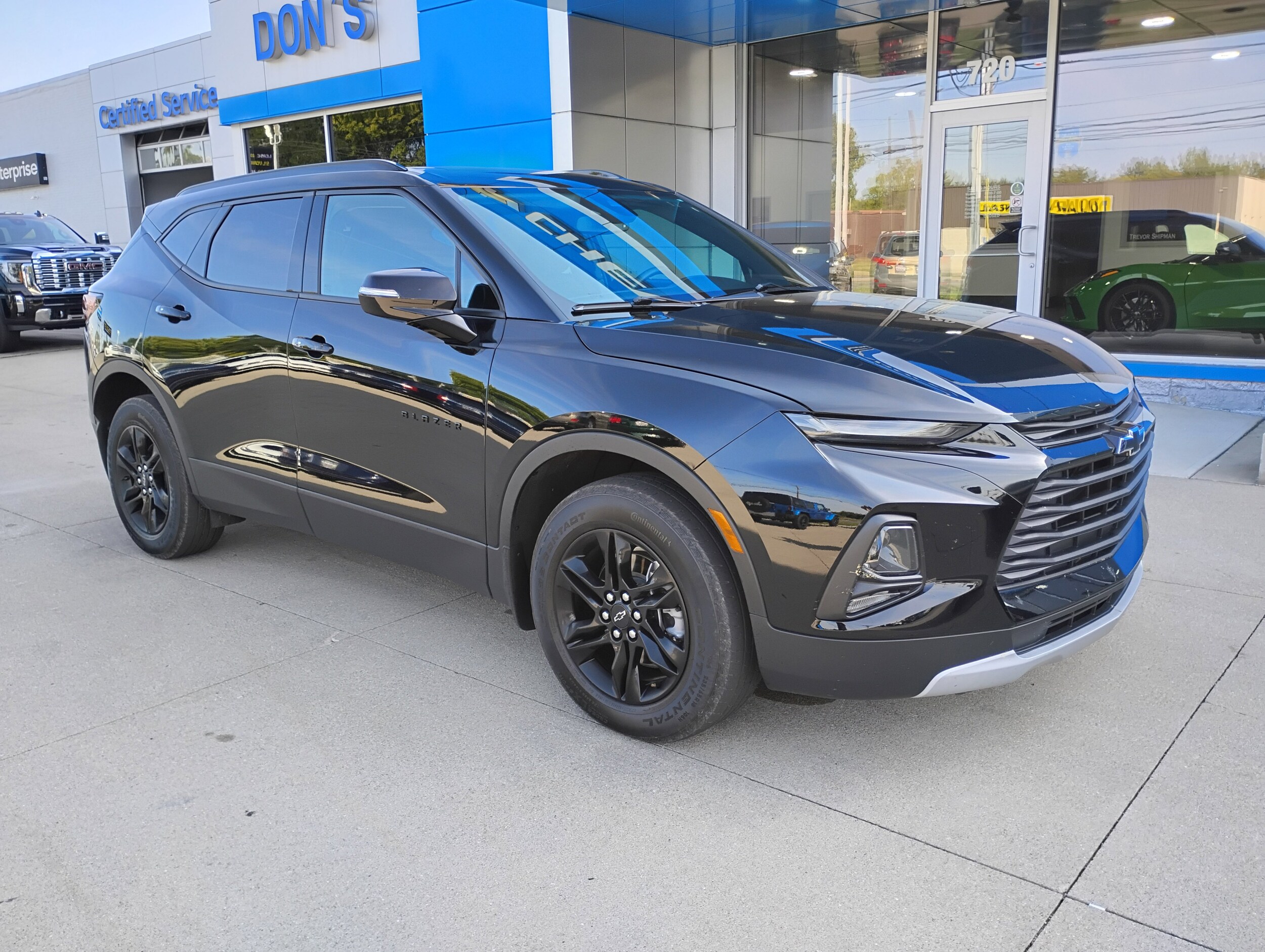 2022 Chevrolet Blazer 2LT photo 2