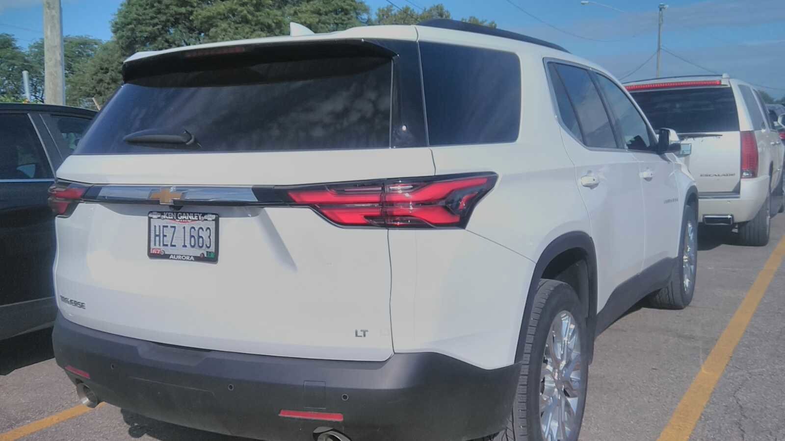 2023 Chevrolet Traverse Cloth photo 2