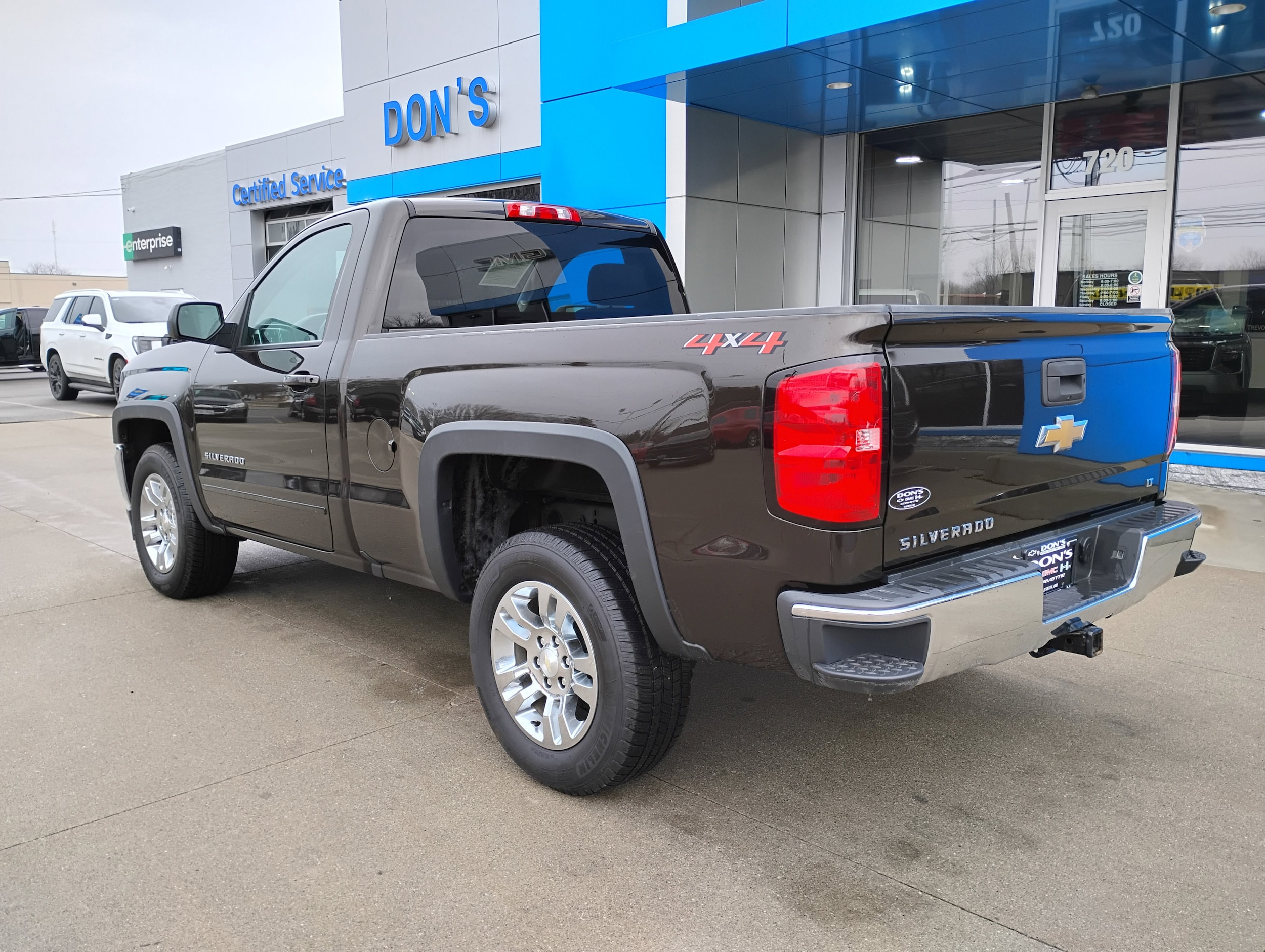 Used 2018 Chevrolet Silverado 1500 LT with VIN 1GCNKREC9JZ342471 for sale in Wauseon, OH