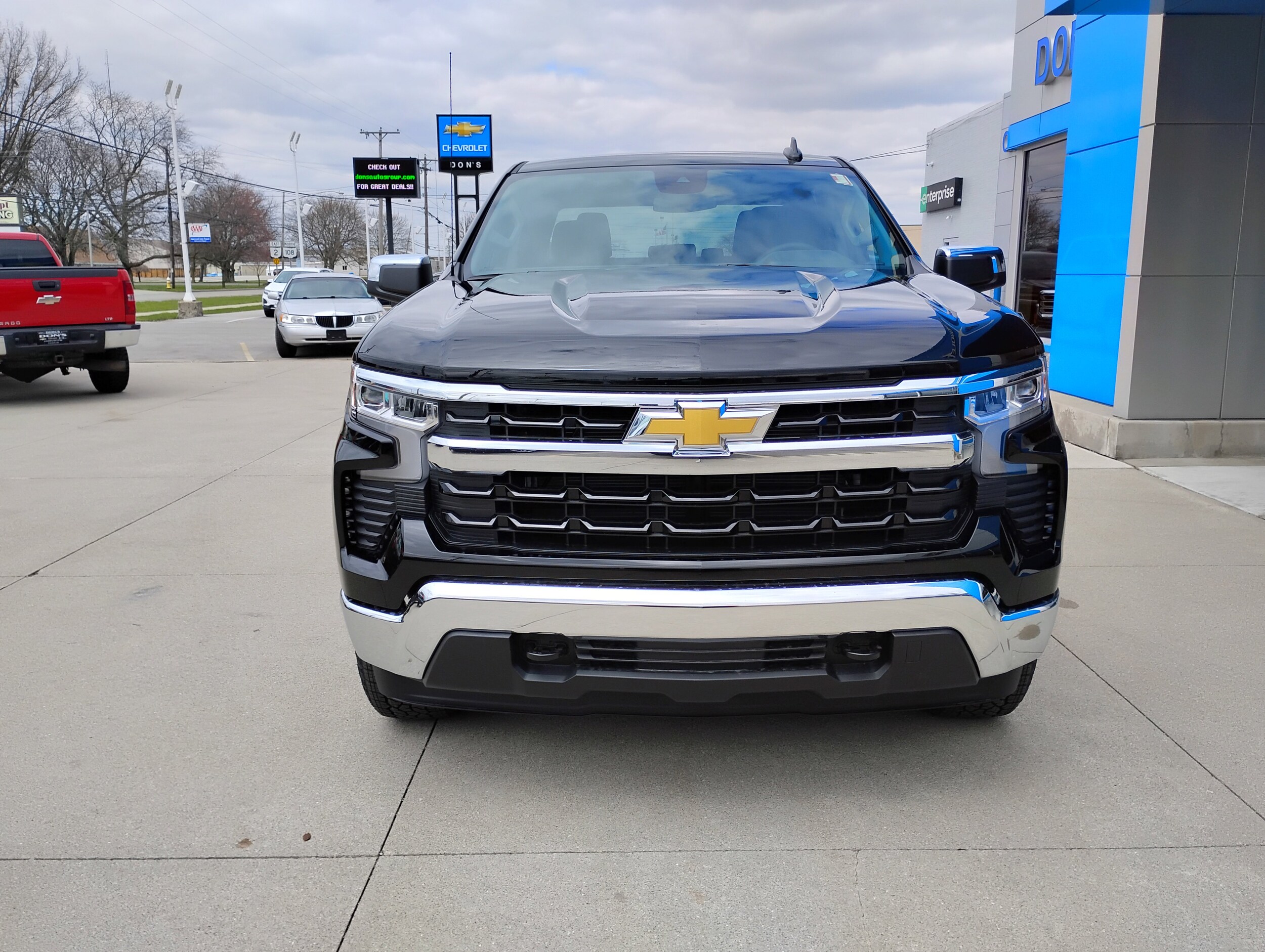 2025 Chevrolet Silverado 1500 LT photo 4