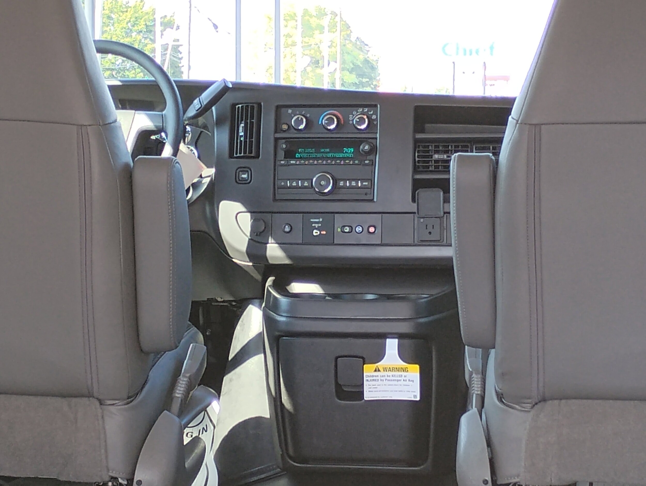 2025 Gmc Savana 3500 Cargo photo 2