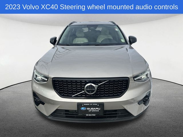Thumbnail: 2023 Volvo XC40 - 15