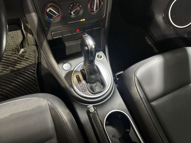 Thumbnail: 2012 Volkswagen Beetle - 24