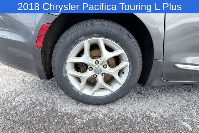 Thumbnail: 2018 Chrysler Pacifica - 9