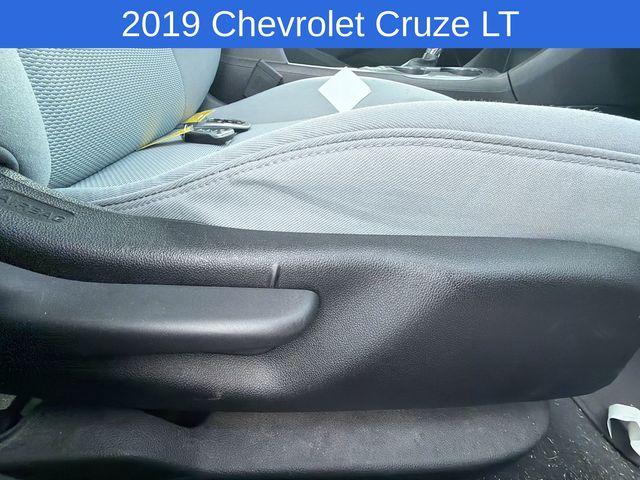 Thumbnail: 2019 Chevrolet Cruze - 12