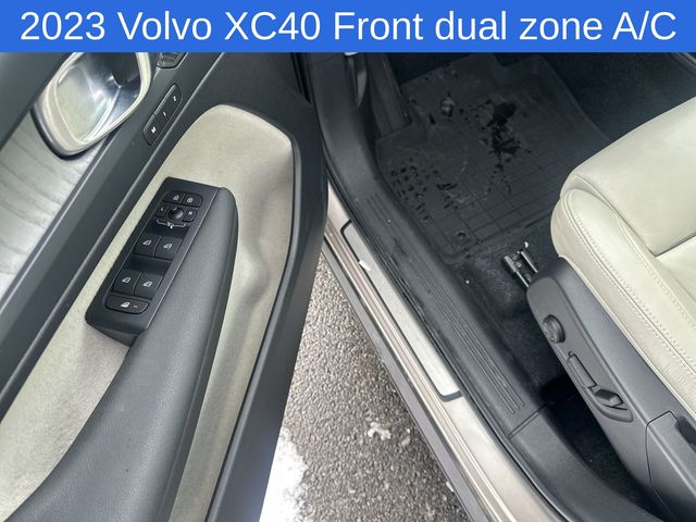 Thumbnail: 2023 Volvo XC40 - 11