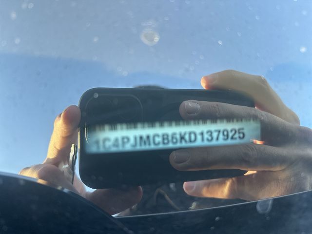 Thumbnail: 2019 Jeep Cherokee - 31