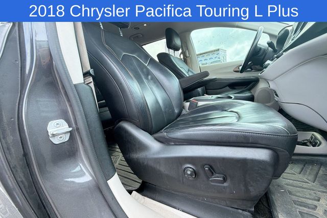 Thumbnail: 2018 Chrysler Pacifica - 15