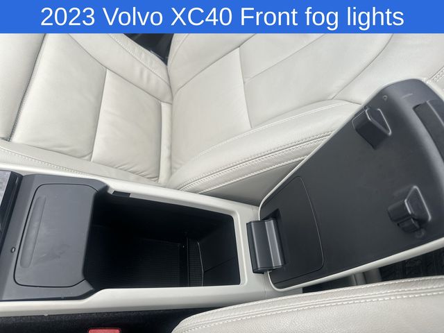 Thumbnail: 2023 Volvo XC40 - 28
