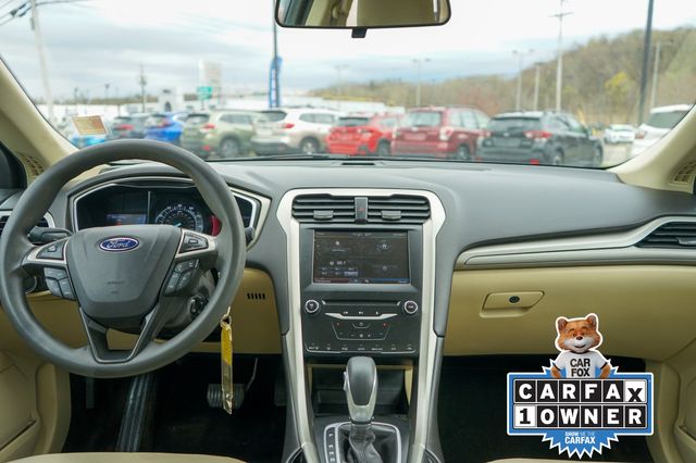 2013 Ford Fusion SE 32
