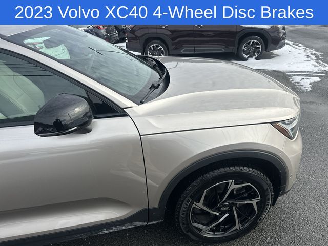 Thumbnail: 2023 Volvo XC40 - 22