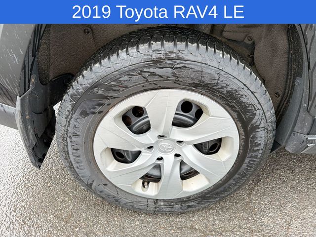 Thumbnail: 2019 Toyota RAV4 - 9