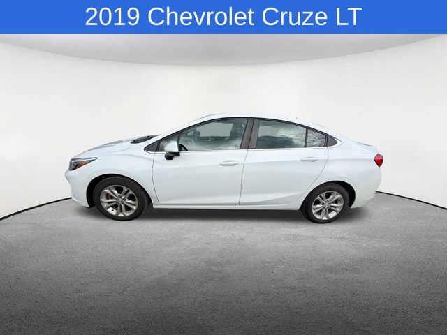 Thumbnail: 2019 Chevrolet Cruze - 3
