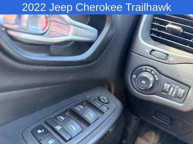 Thumbnail: 2022 Jeep Cherokee - 20
