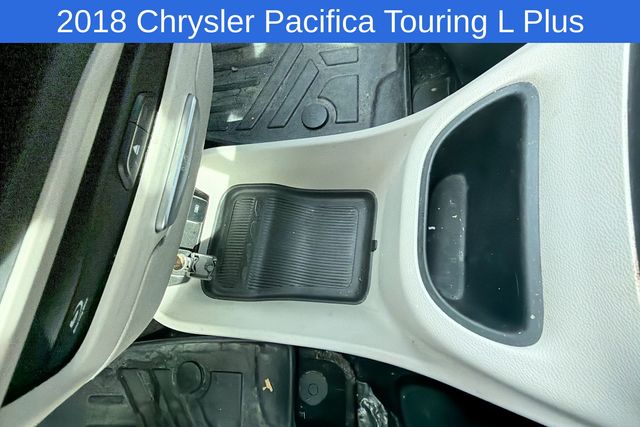 Thumbnail: 2018 Chrysler Pacifica - 2