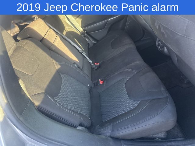 Thumbnail: 2019 Jeep Cherokee - 23