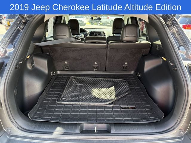 Thumbnail: 2019 Jeep Cherokee - 28