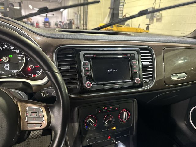 Thumbnail: 2012 Volkswagen Beetle - 23