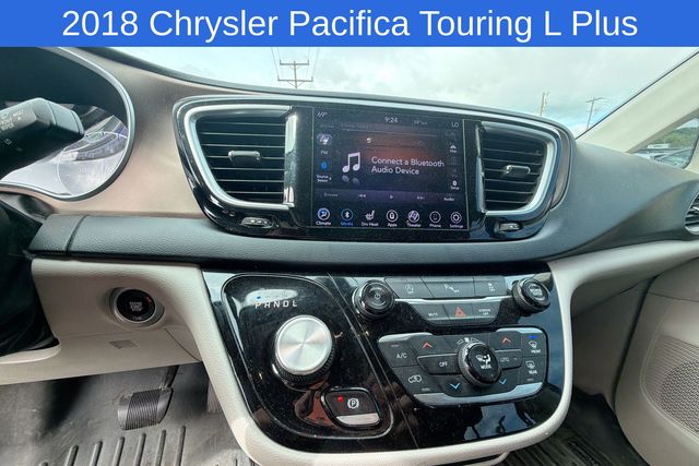 Thumbnail: 2018 Chrysler Pacifica - 17