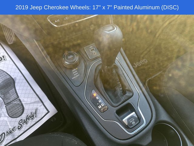 Thumbnail: 2019 Jeep Cherokee - 27