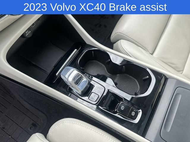 Thumbnail: 2023 Volvo XC40 - 26