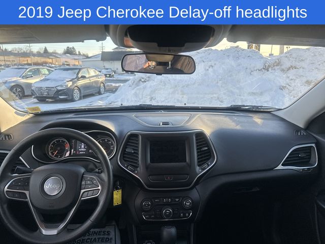 Thumbnail: 2019 Jeep Cherokee - 20