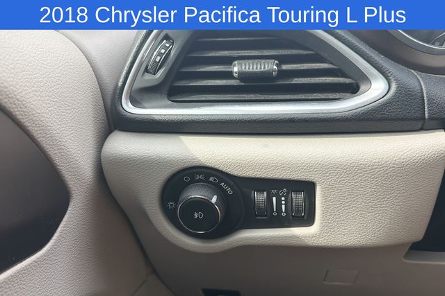 Thumbnail: 2018 Chrysler Pacifica - 20