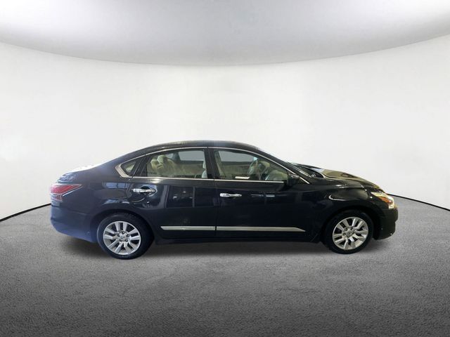 Thumbnail: 2015 Nissan Altima - 15