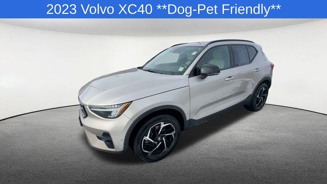 Thumbnail: 2023 Volvo XC40 - 4