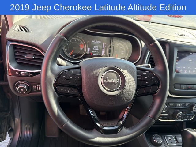 Thumbnail: 2019 Jeep Cherokee - 24