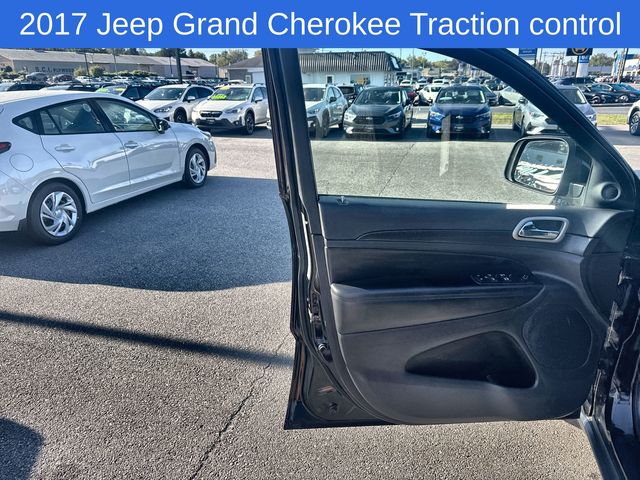 Thumbnail: 2017 Jeep Grand Cherokee - 12