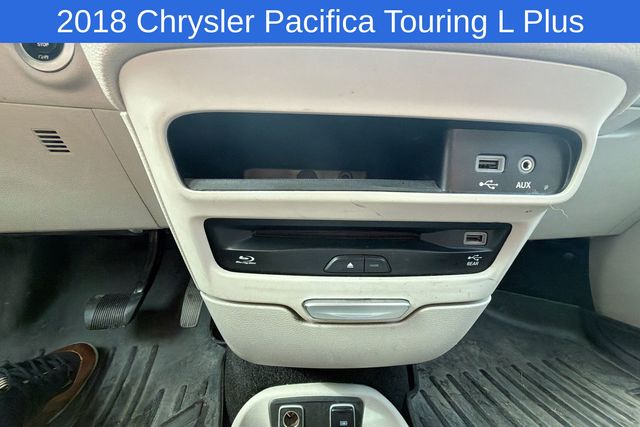 Thumbnail: 2018 Chrysler Pacifica - 19