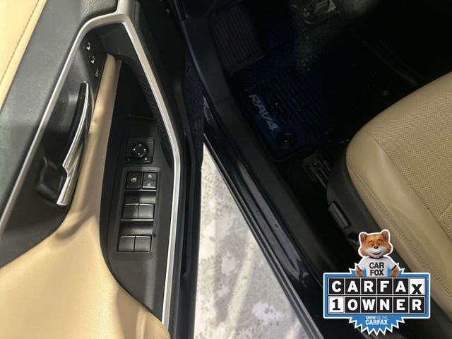 Thumbnail: 2019 Toyota RAV4 - 10