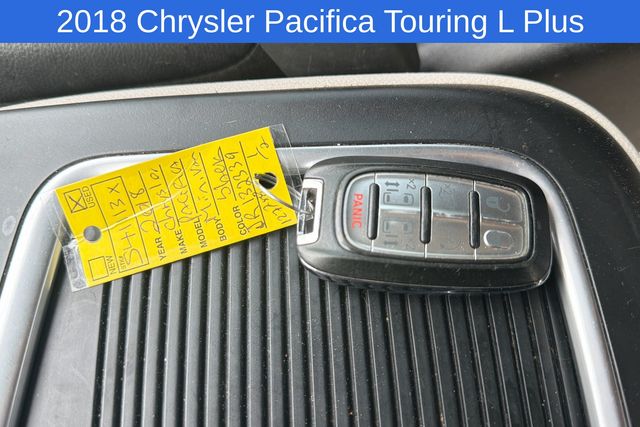 Thumbnail: 2018 Chrysler Pacifica - 21