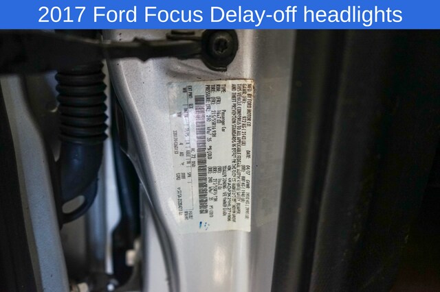 2017 Ford Focus SE 19