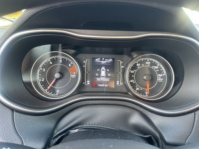 Thumbnail: 2019 Jeep Cherokee - 28