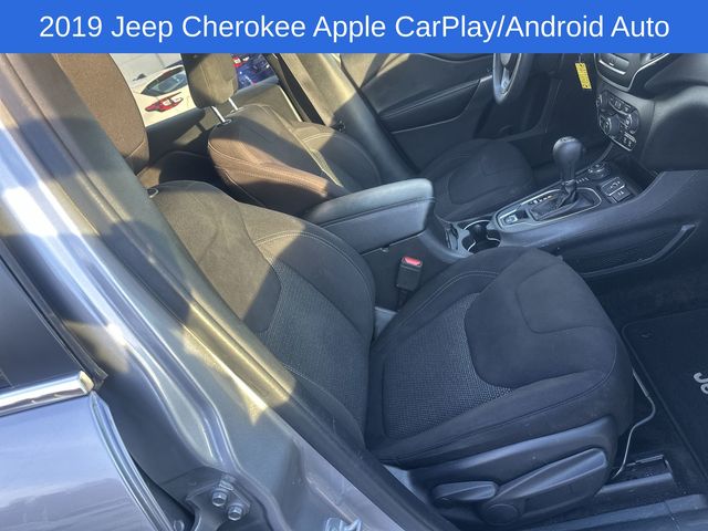 Thumbnail: 2019 Jeep Cherokee - 24