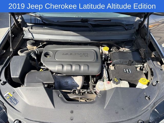 Thumbnail: 2019 Jeep Cherokee - 18