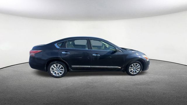 Thumbnail: 2015 Nissan Altima - 10